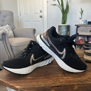 Nike react run shoes